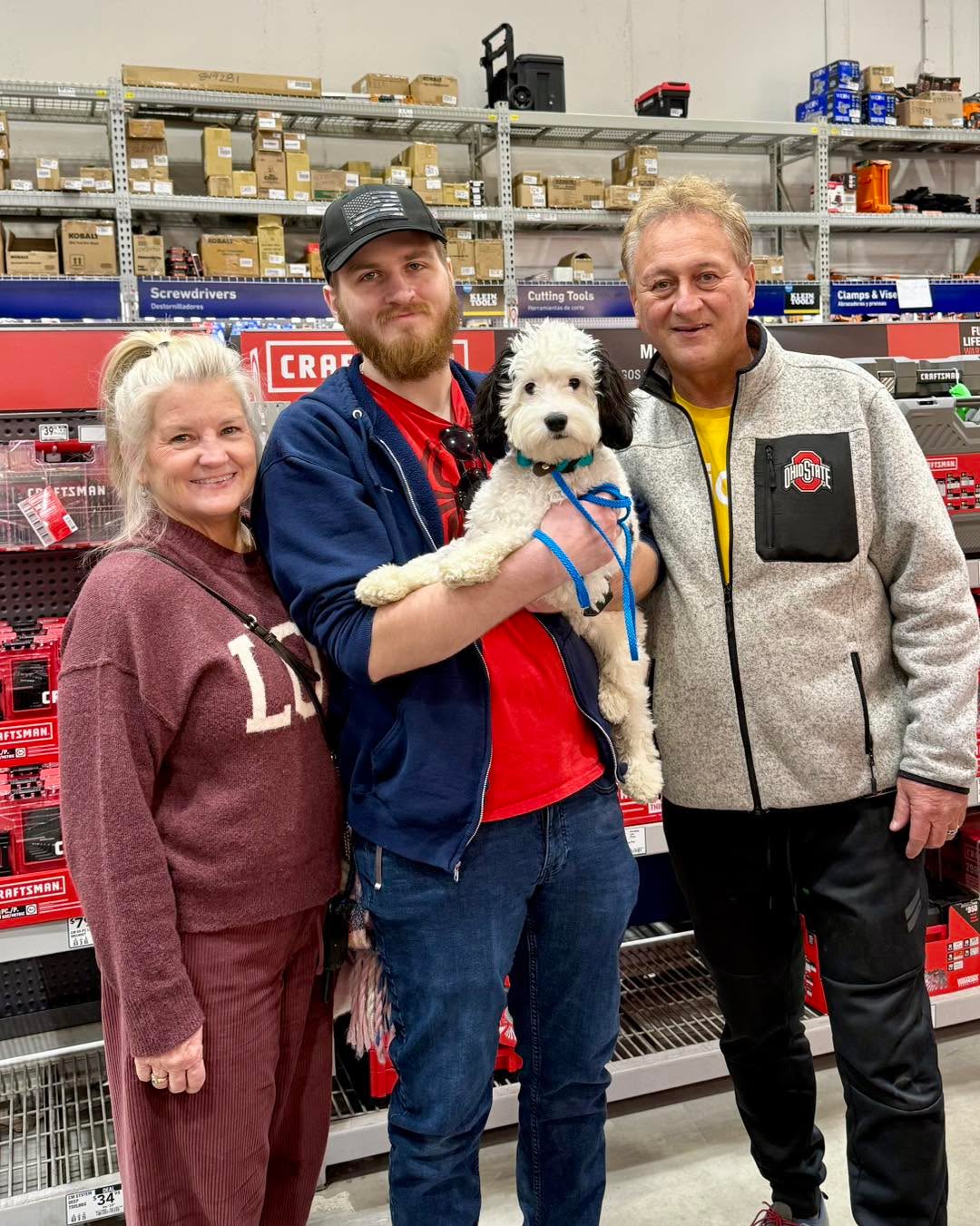 This is the Webb family and their adorable pooch, Snoopy!
Snoopy has been training with us and has aspirations of being a Therapy Dog. He&rsquo;s on his way!
🐾🐶💙🐶🐾 

