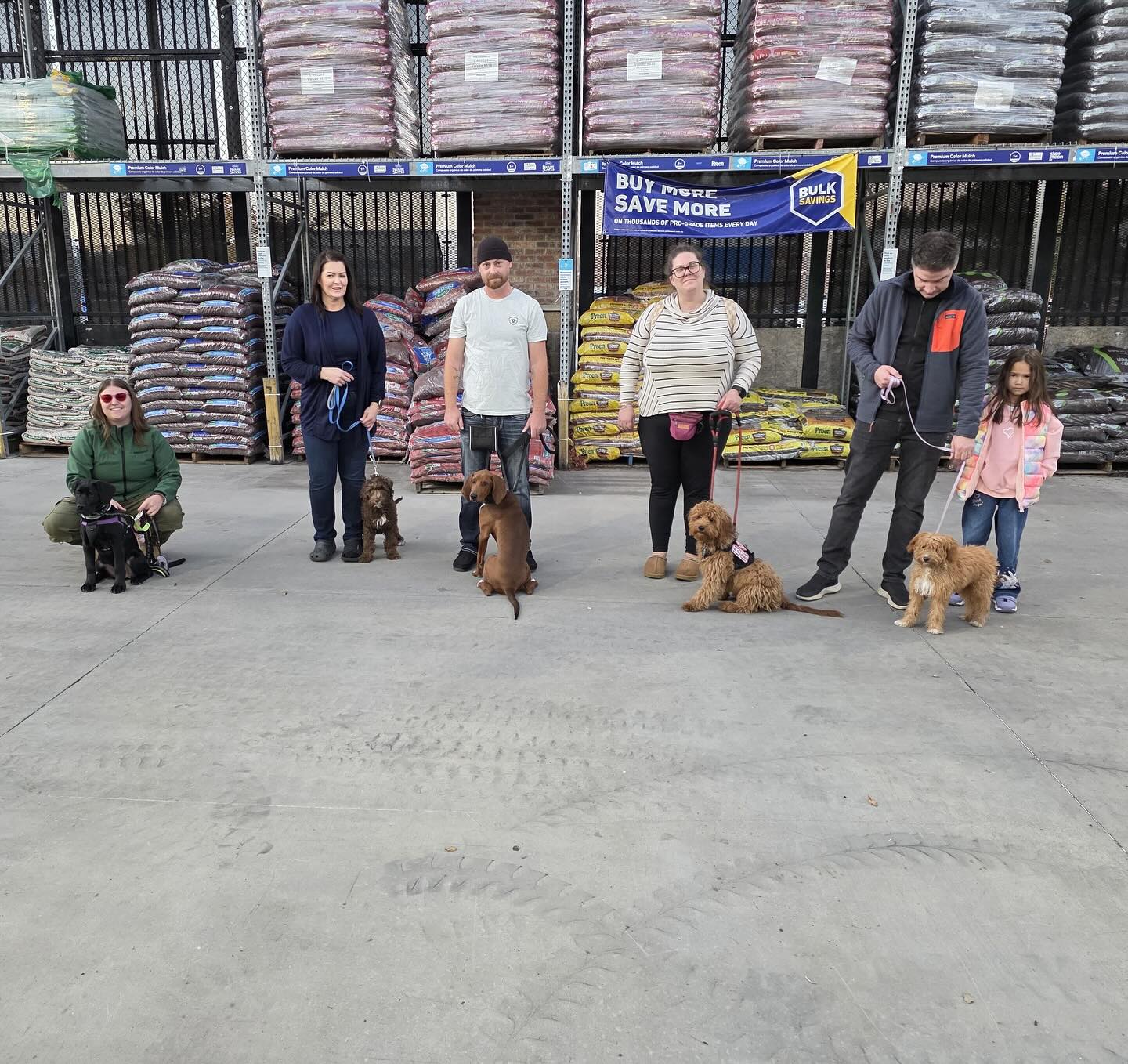 Puppies out on the town! Puppy group class is a great way to work on socialization, neutralization, and confidence building! 🐾