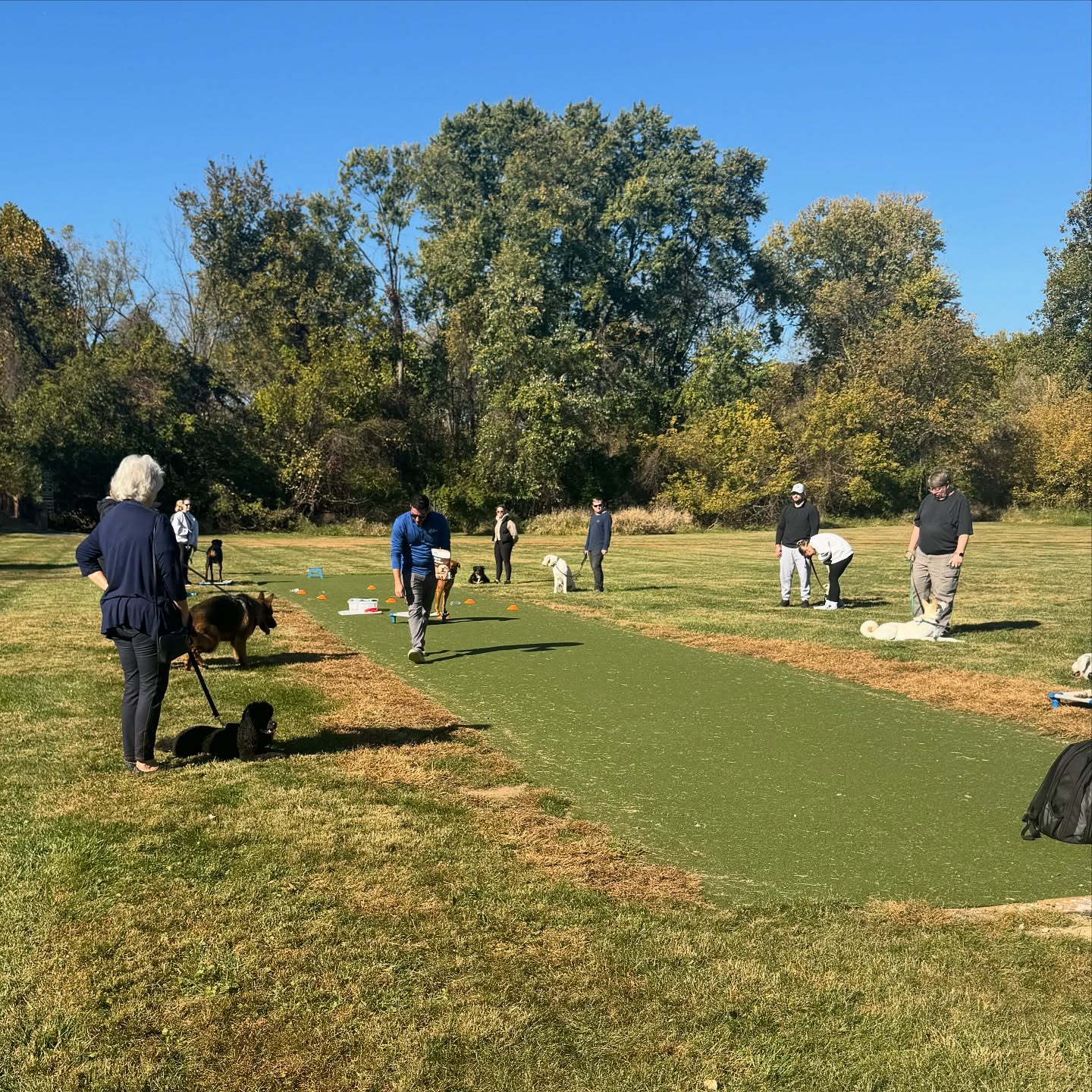 Sweater weather officially in session, happy 1st of November! 🍁🧣

