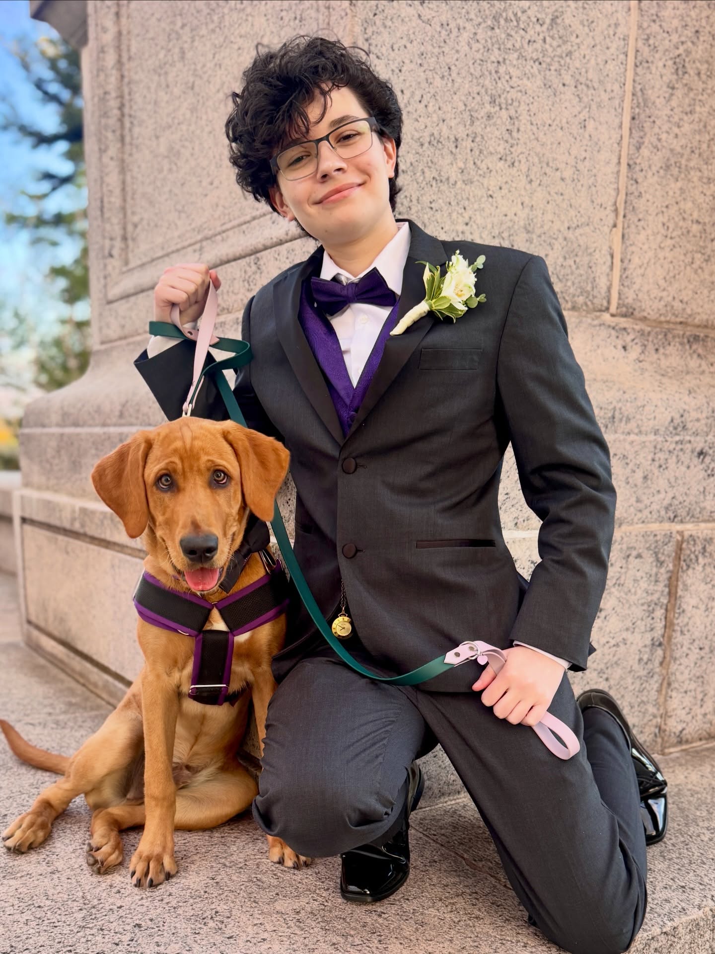 It&rsquo;s prom season! Look at this awesome duo - Echo got to join the fun! 🦮🪩

