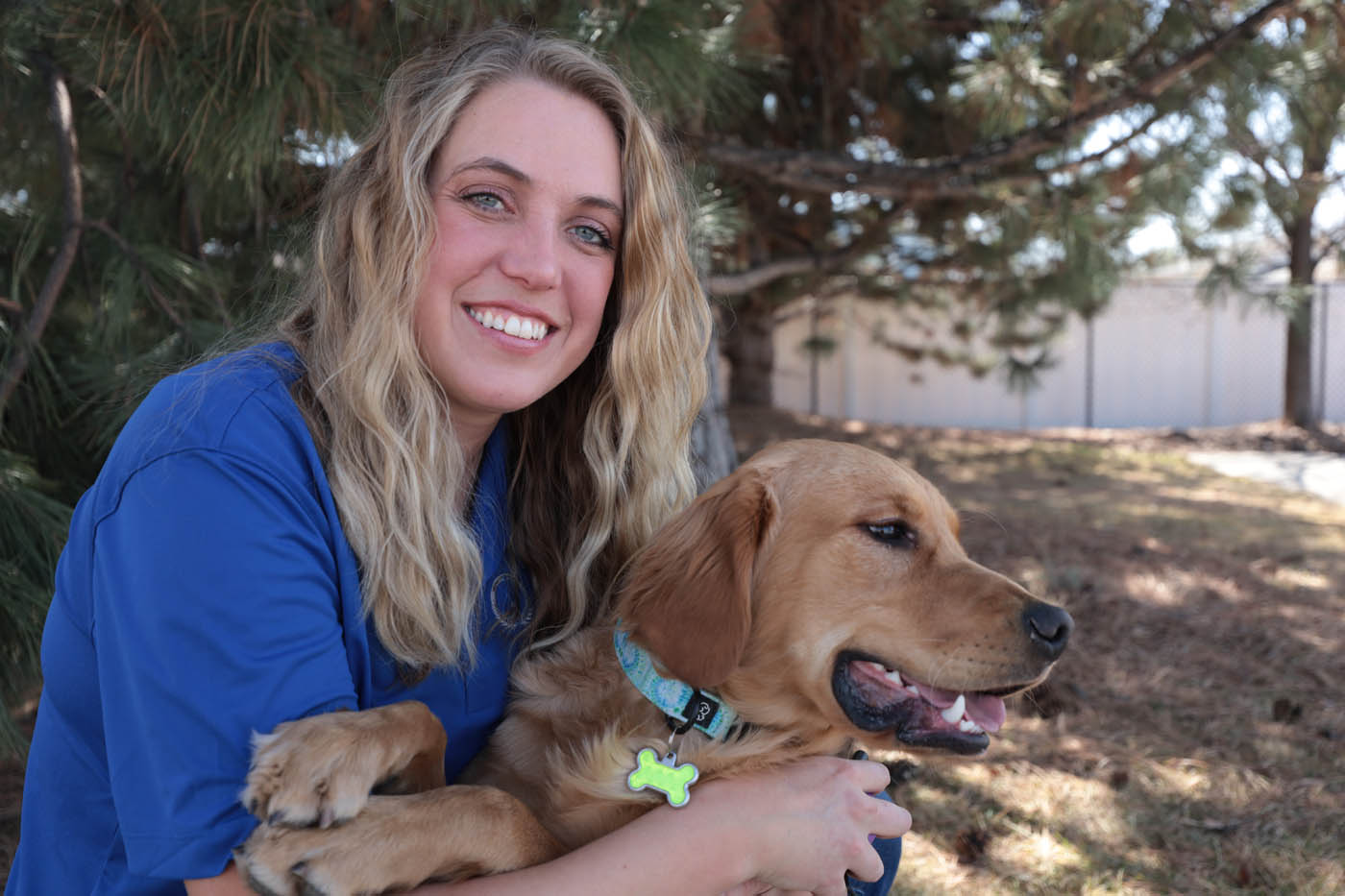 A therapy dog handler with their dog trained by Dog Training Elite Fort Wayne.